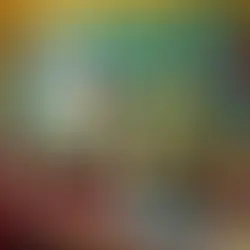 Professora em sala de aula mostrando painel de folclore brasileiro para crianças sentadas em roda