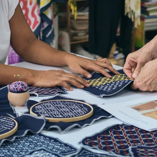 GIGIPAYNE Workshop in Bangkok. Participants doing Emroidery