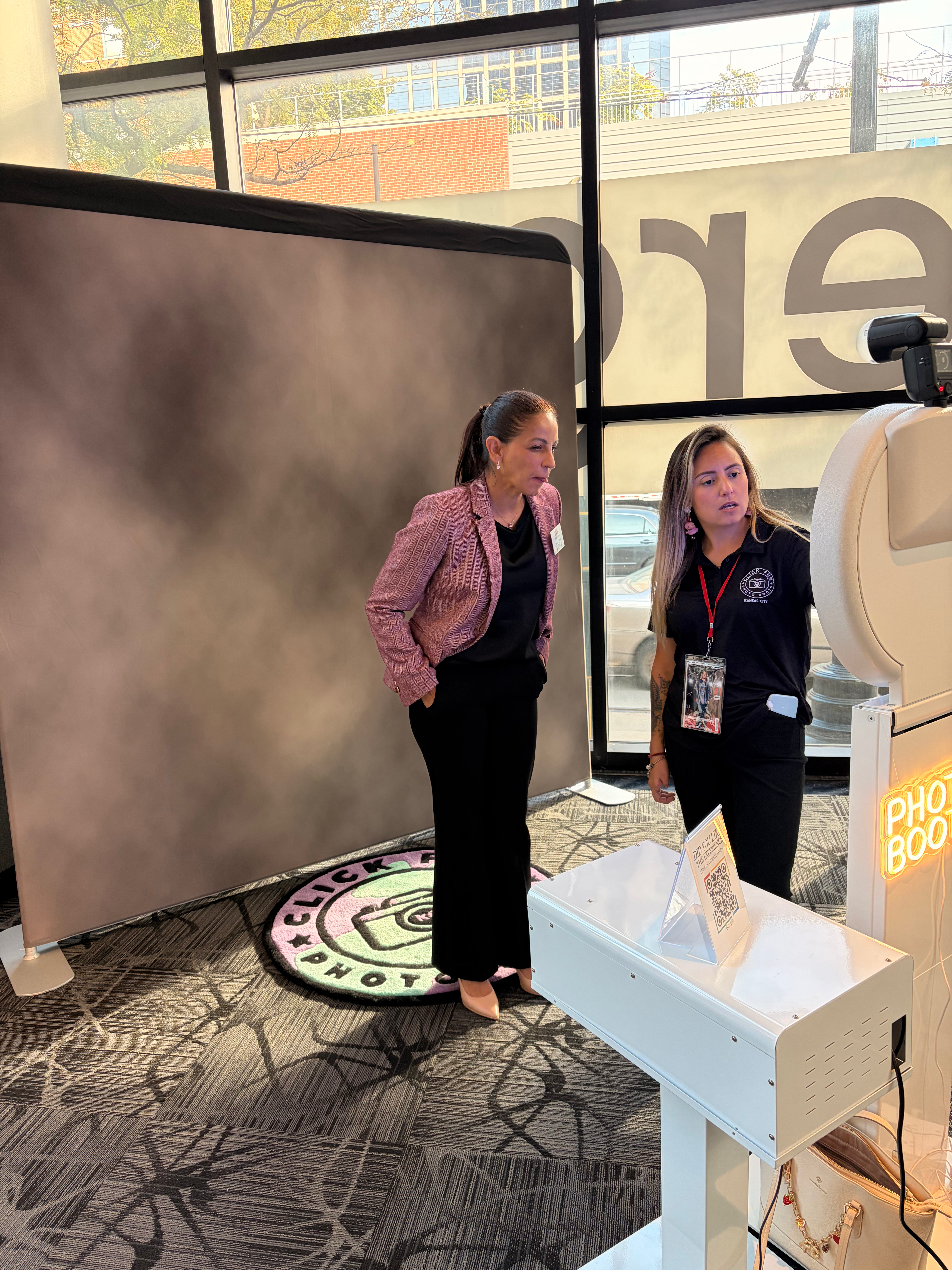 Click Fun Photo Booth Sponsors the Latina Leadership Summit with an AI Print Photo Booth Experience