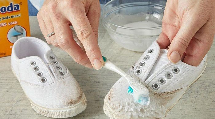 Sử dụng baking soda vệ sinh giày