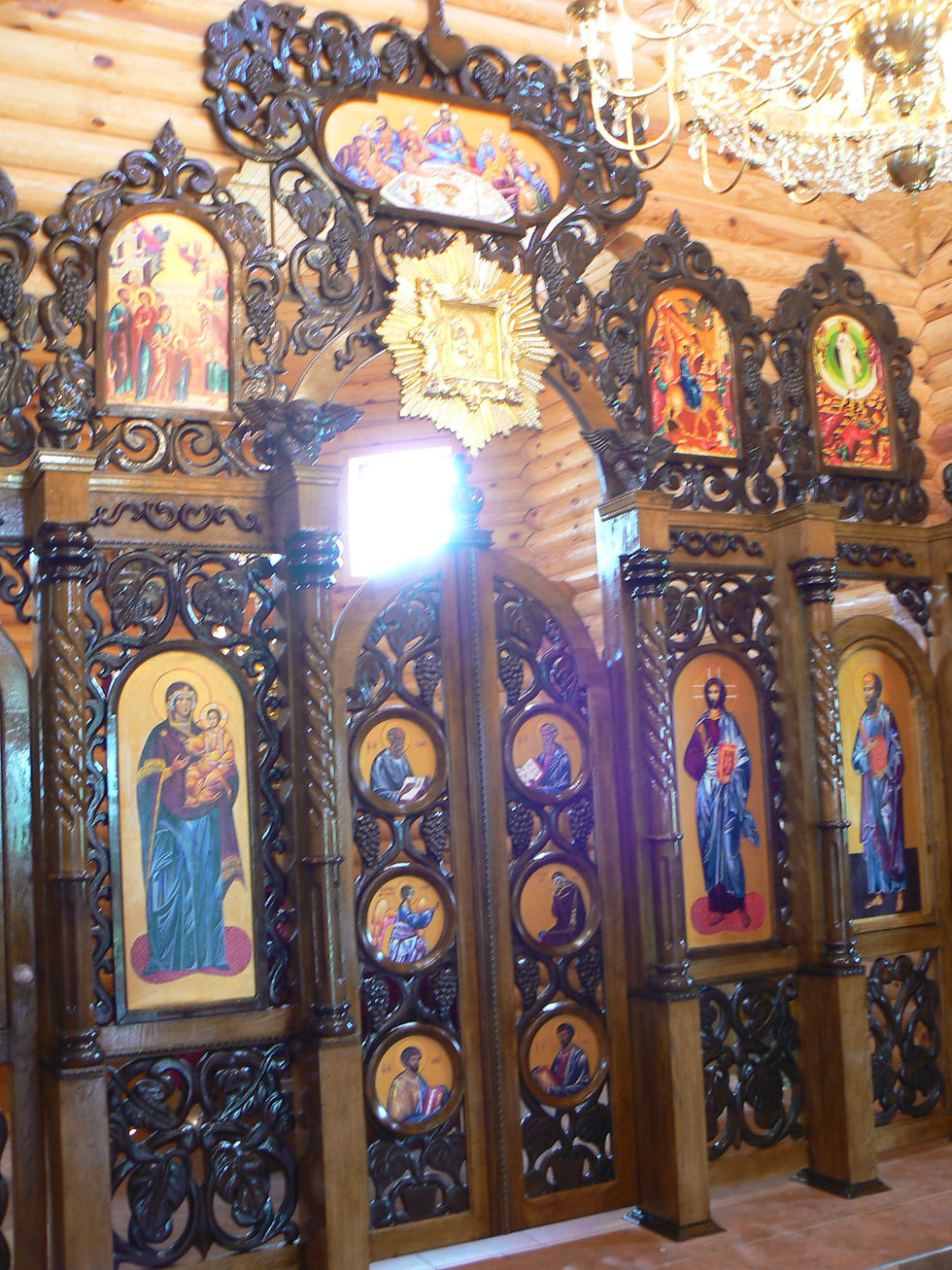 Дерев'яний іконостас Микити