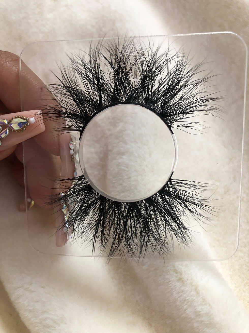 Thumbnail: Amour Lashes
