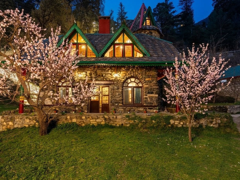 Glenbrook Castle, Tirthan Valley 4
