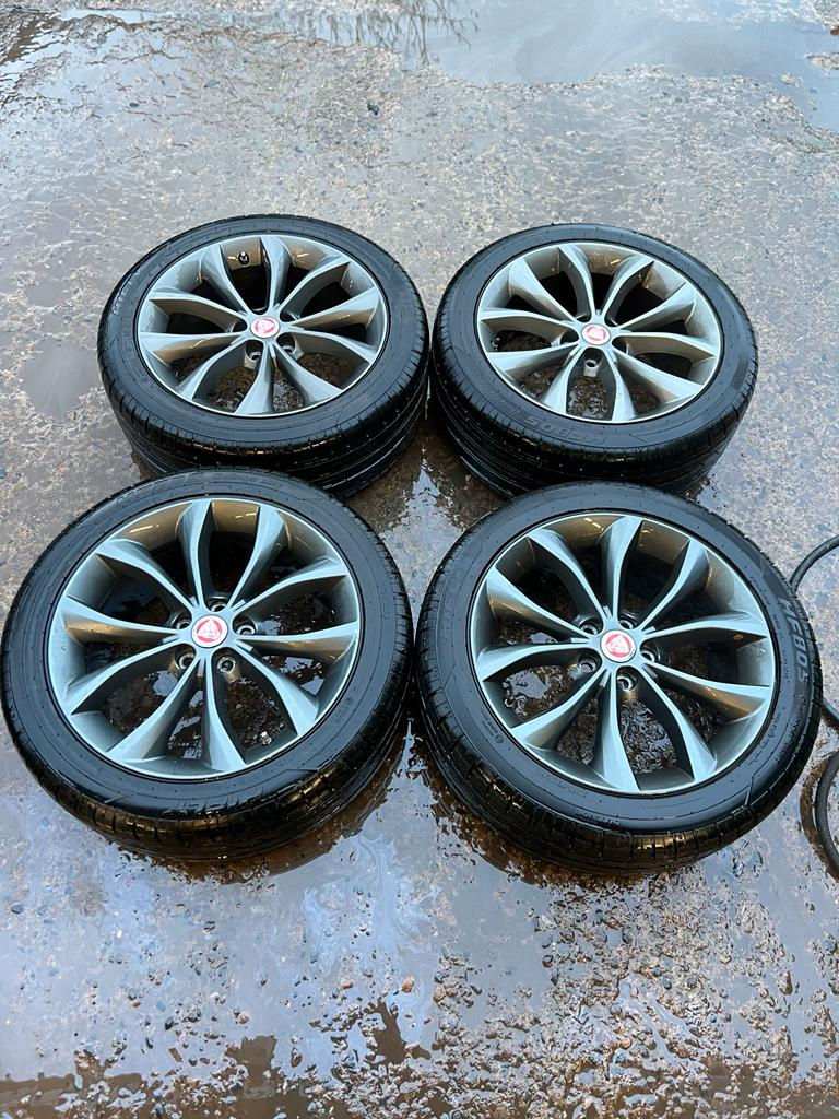 JAGUAR ALL NEW SET OF 18" HELIX 10 SPOKE SILVER