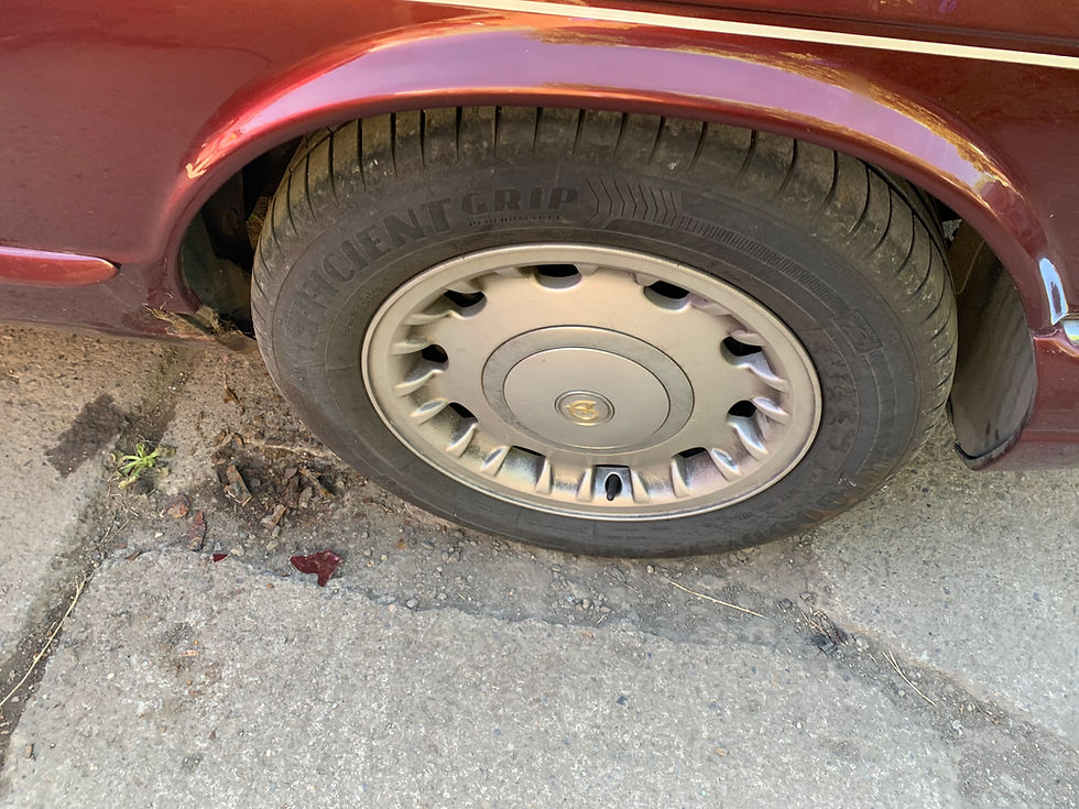 Miniatura: XJ8 X308 SET OF DAIMLER WHEELS WITH TYRES