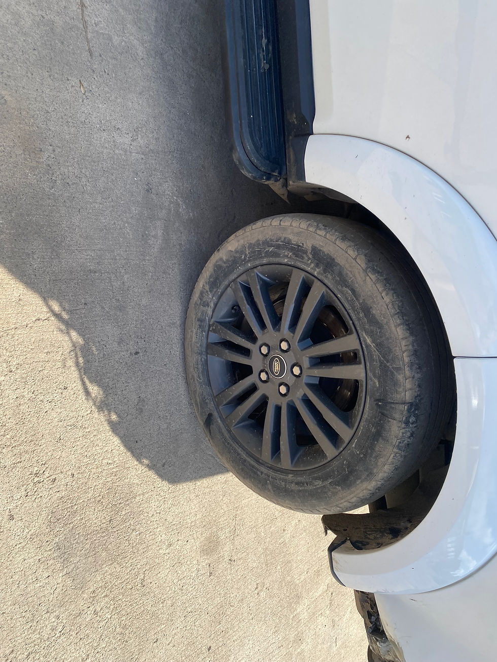 Thumbnail: LANDROVER DISCOVERY 4 SET OF 19INCH WHEELS (USED) (2 GOOD TYRES)