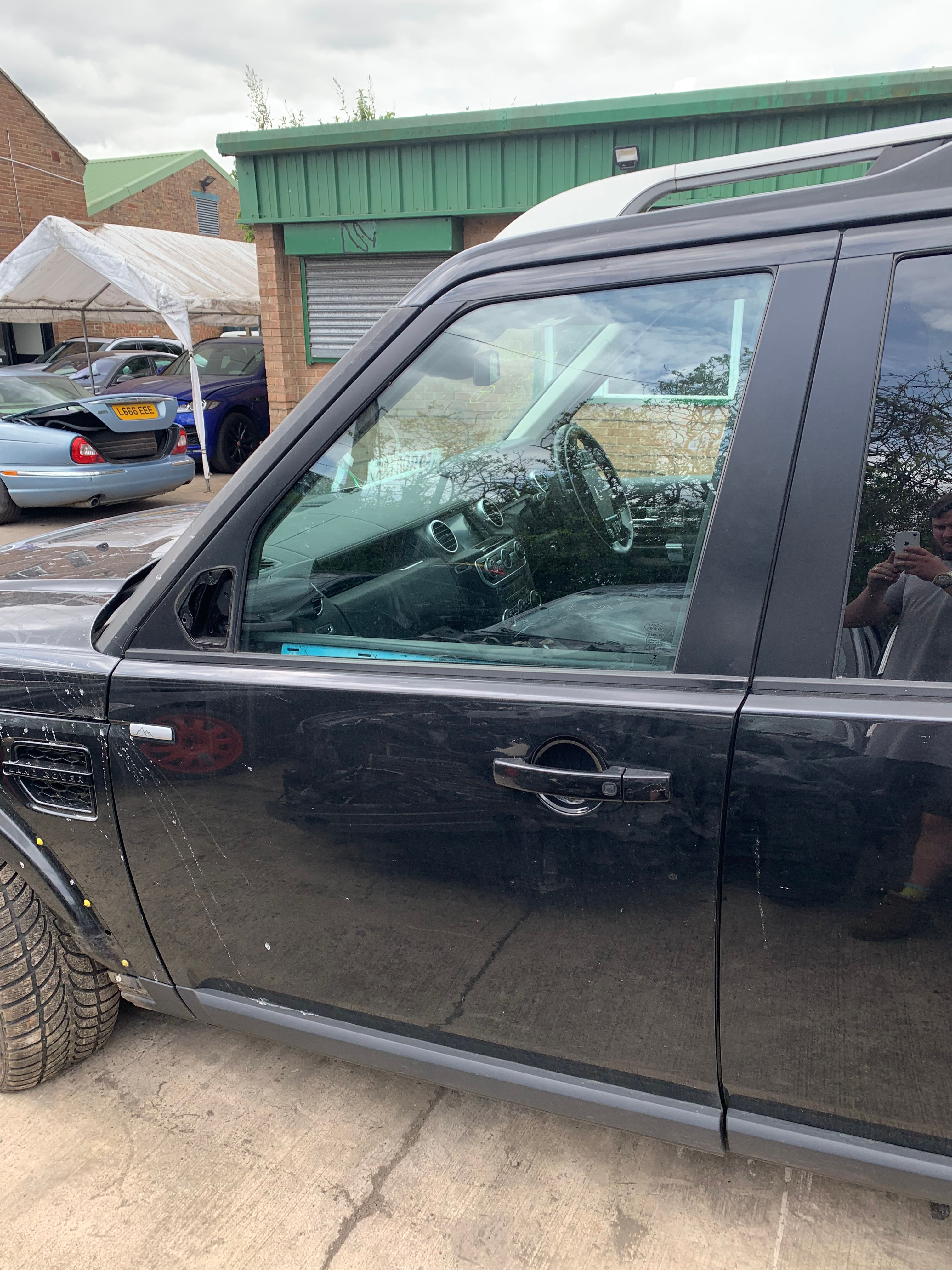 LAND ROVER DISCOVERY 4 NSF DOOR ASSEMBLY SANTORNI BLACK PAB LR016463