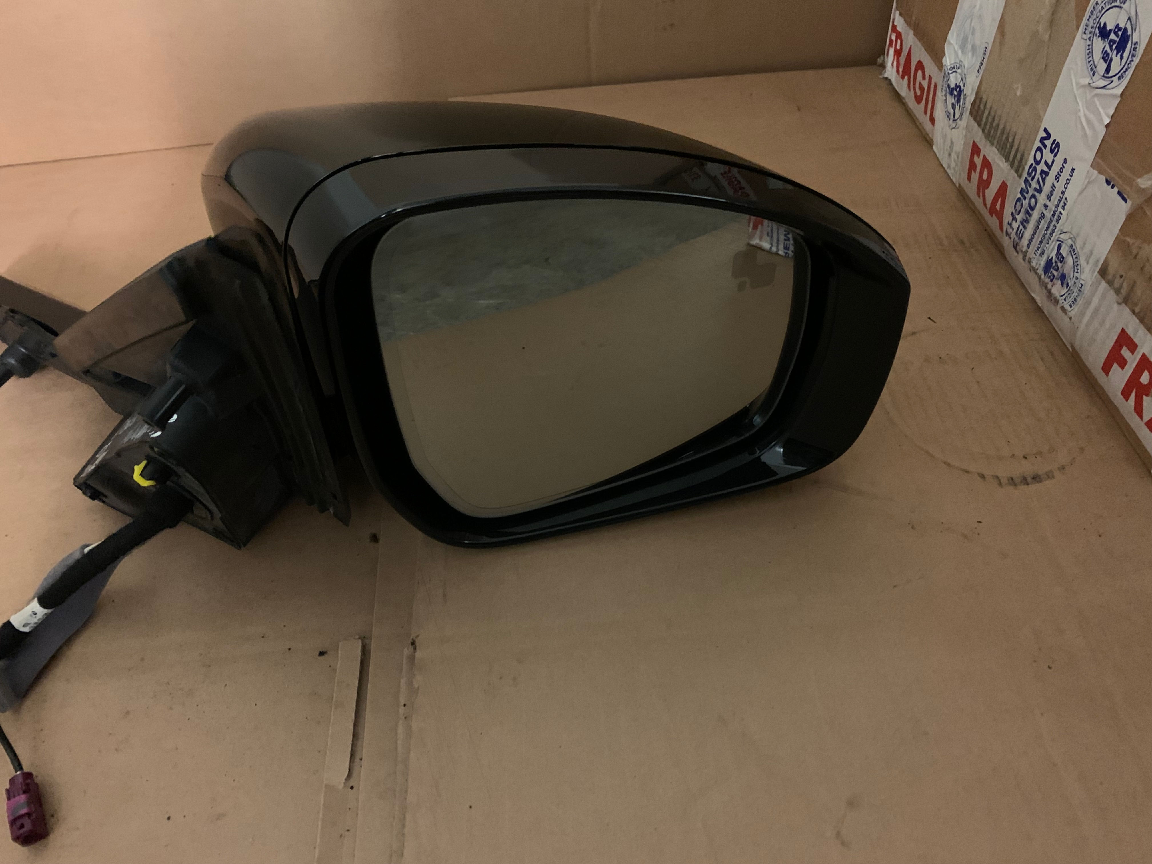 Land Rover Discovery 5 (L462) OS/RH Mirror Assembly LR142306