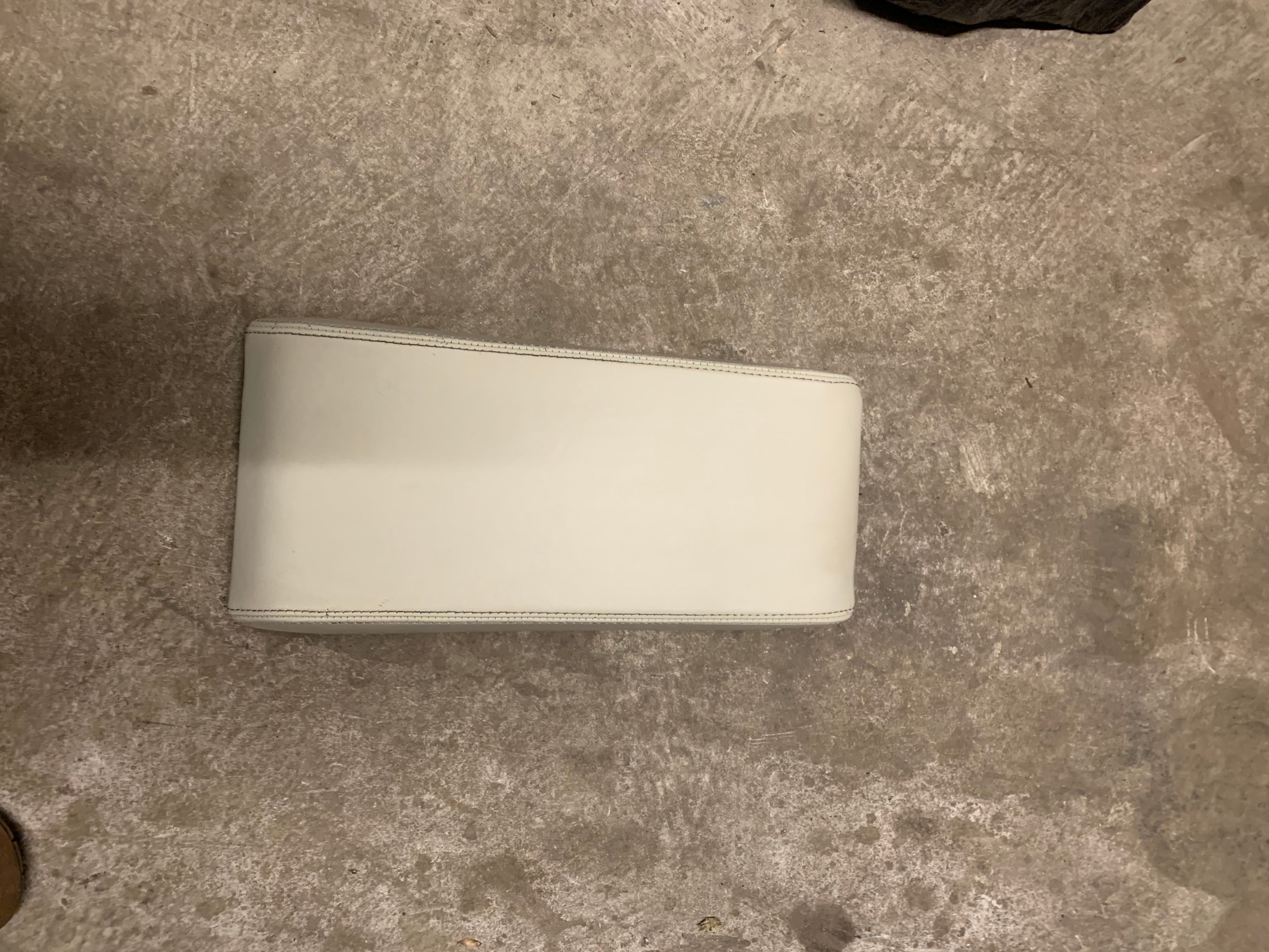 XK8 Centre Arm Rest  (Without Cup Holders) (Ivory,NED)