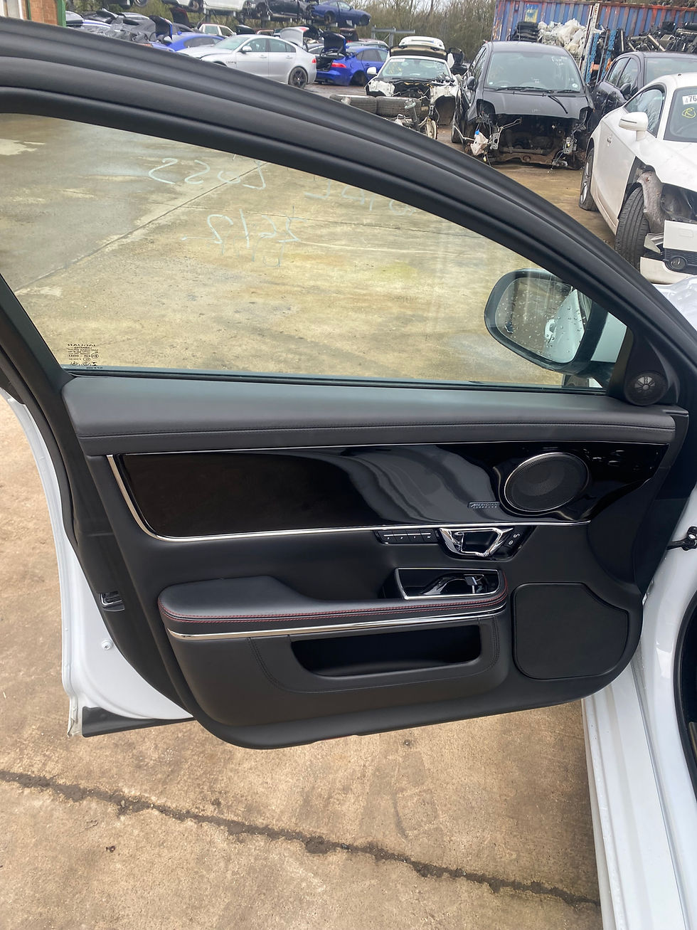 Miniatura: JAGUAR XJ (X351) (FACELIFT) SEATS WITH DOOR CARDS (BLACK WITH RED STITCH) (SWB)