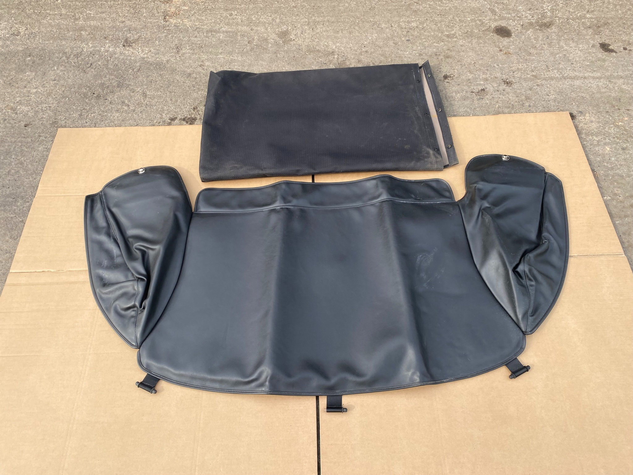 XK8 Tonneau cover (Black, With Case)