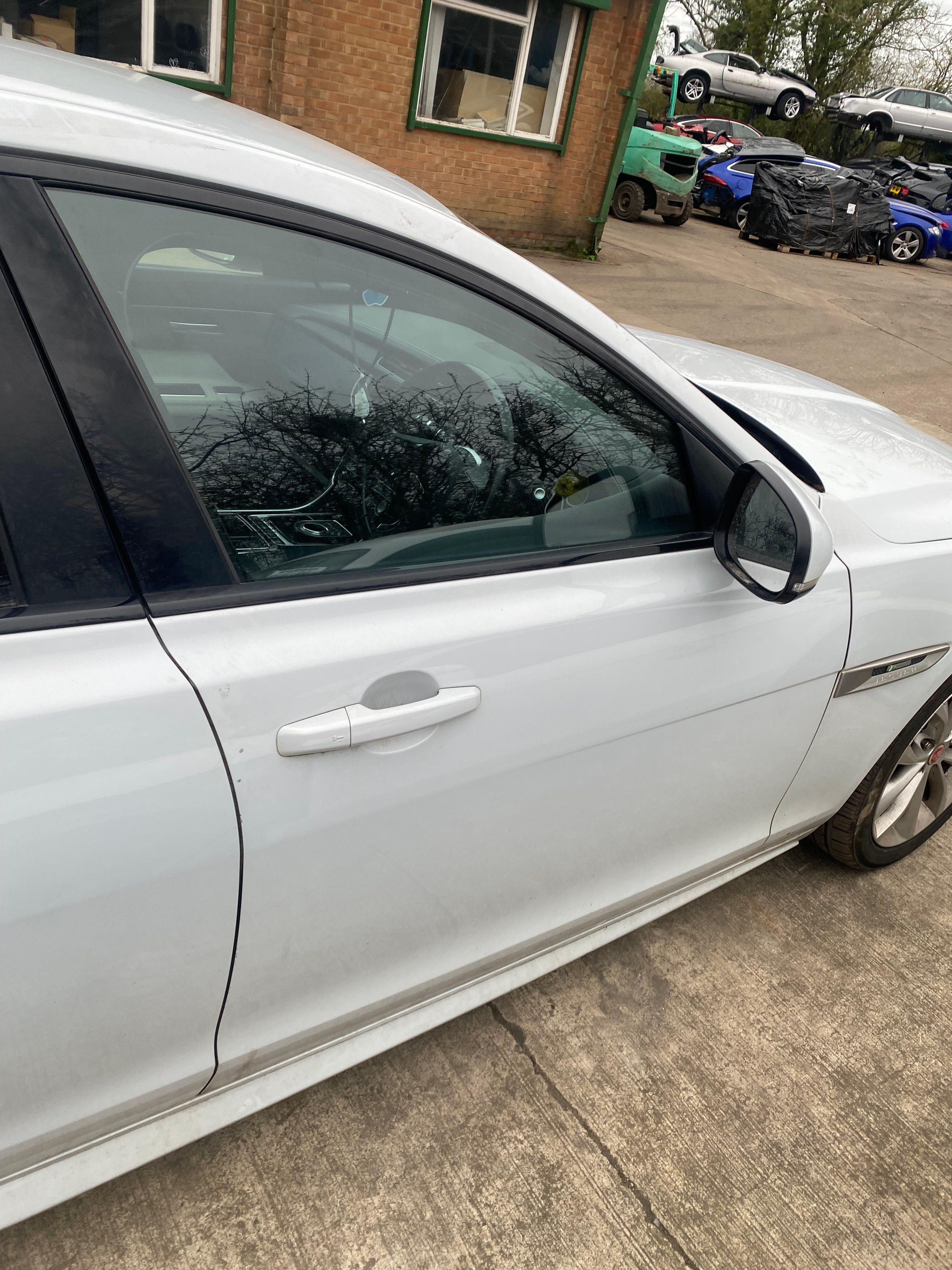 JAGUAR ALL NEW XF (X260) OSF/RHF DOOR ASSEMBLY (YULONG WHITE NAK) T2H