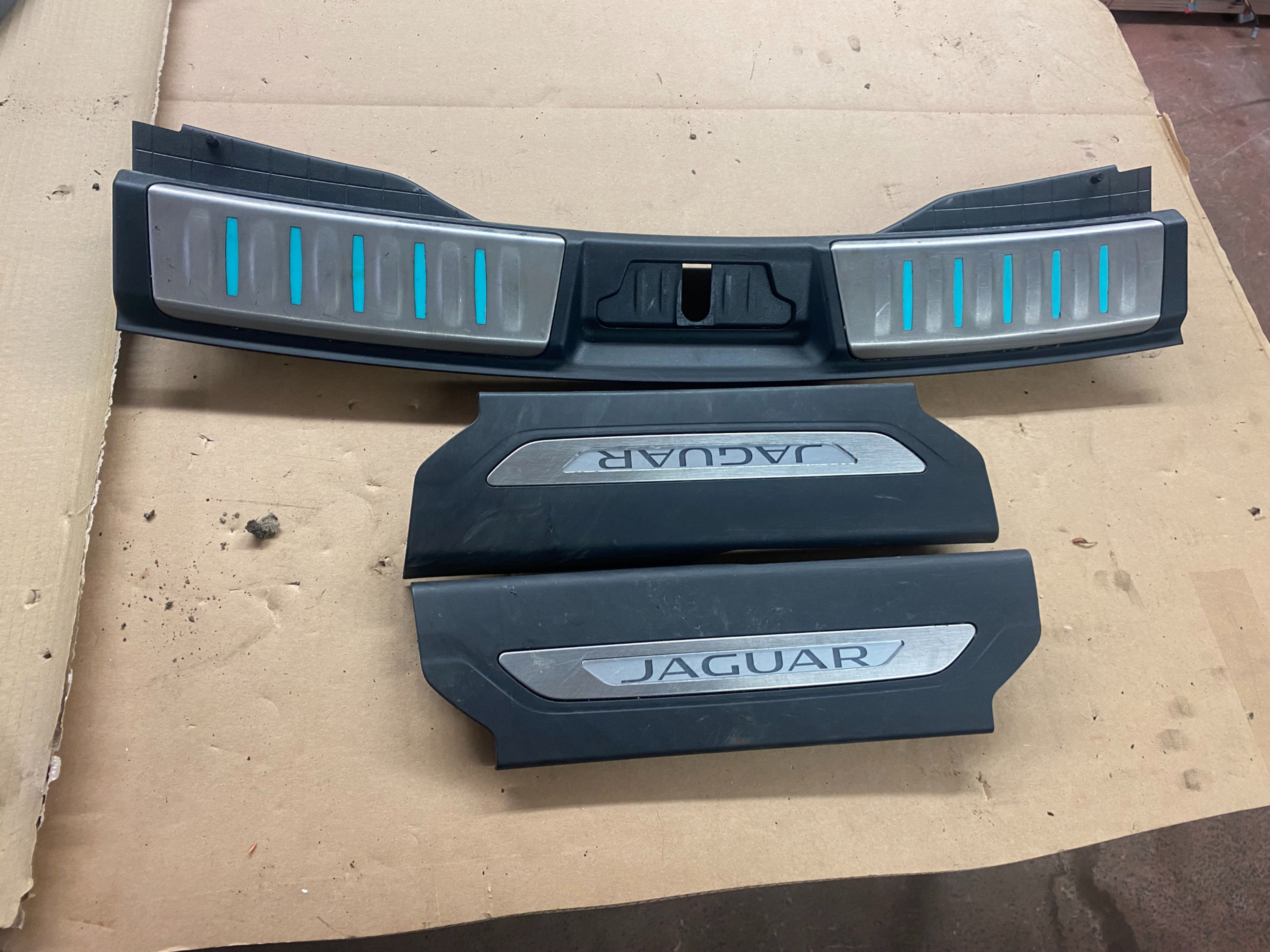 JAGUAR F-PACE FRONTS + BOOT TREAD PLATES (ILLUMINATED)