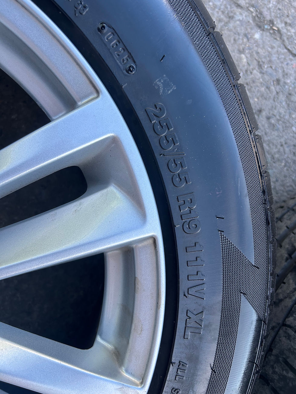 Thumbnail: JAGUAR F-PACE SET OF 19INCH WHEELS WITH TYRES (USED)