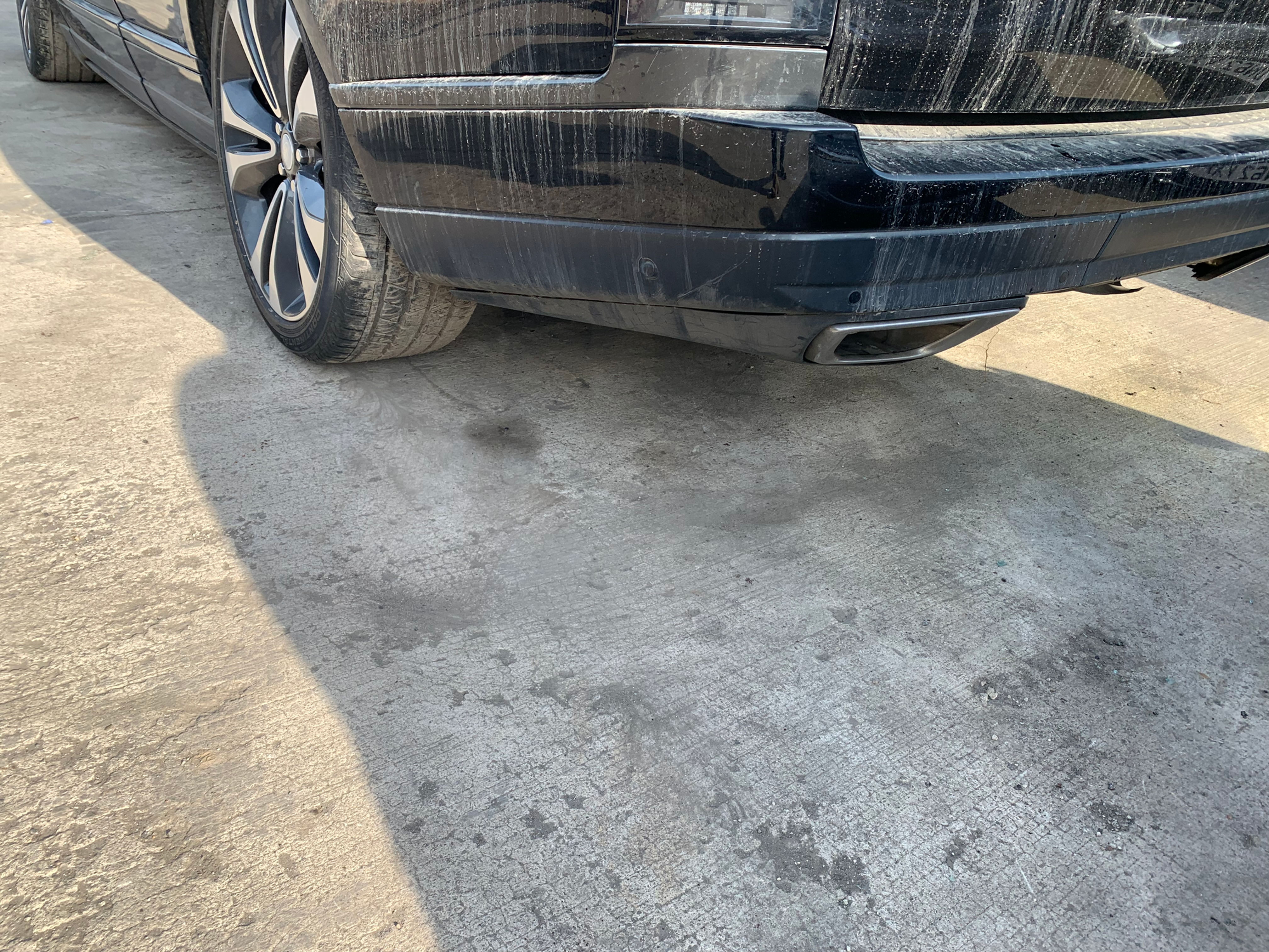 RANGE ROVER VOGUE (L405) REAR BUMPER ASSEMBLY (SANTORINI BLACK PAB) LR116596