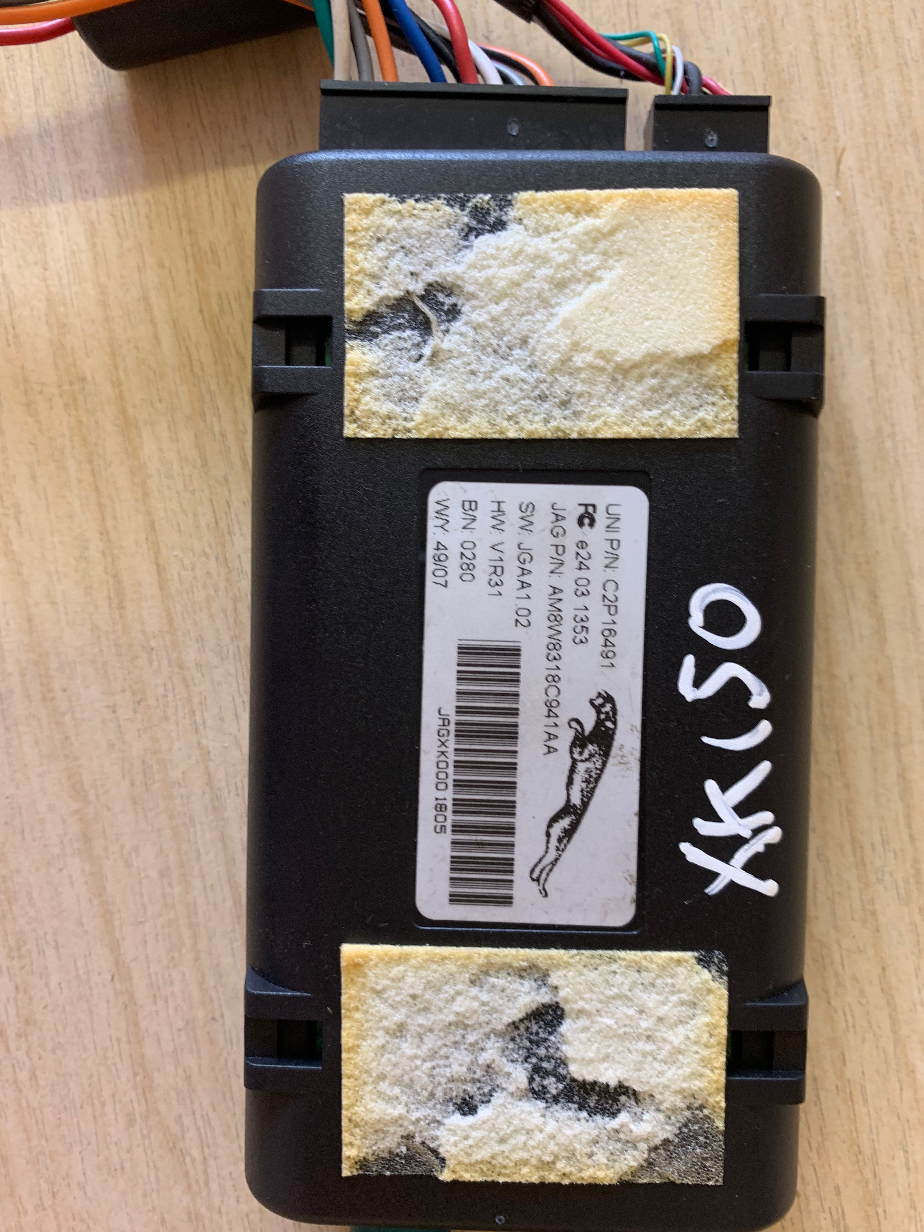 JAGUAR XK-150 AUTO CONNECTIVITY KIT (IPOD KIT) AM8W8318C941AA