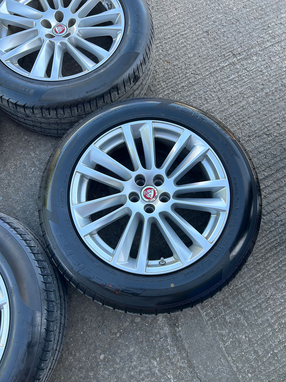 Miniatura: JAGUAR F-PACE SET OF 19INCH WHEELS WITH TYRES (USED)