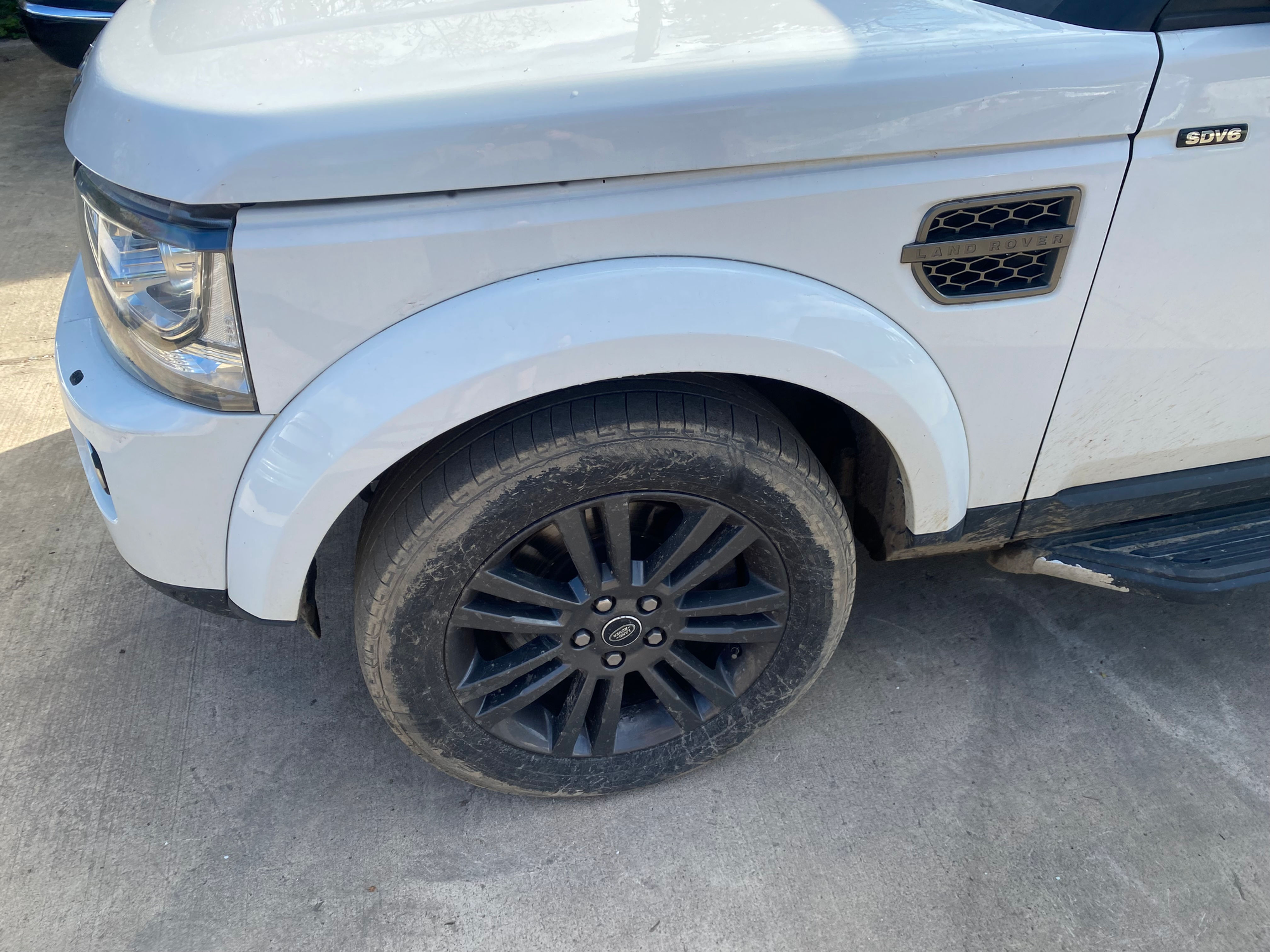 LAND ROVER DISCOVERY 4 LH WING LR056240 FUJI WHITE NER