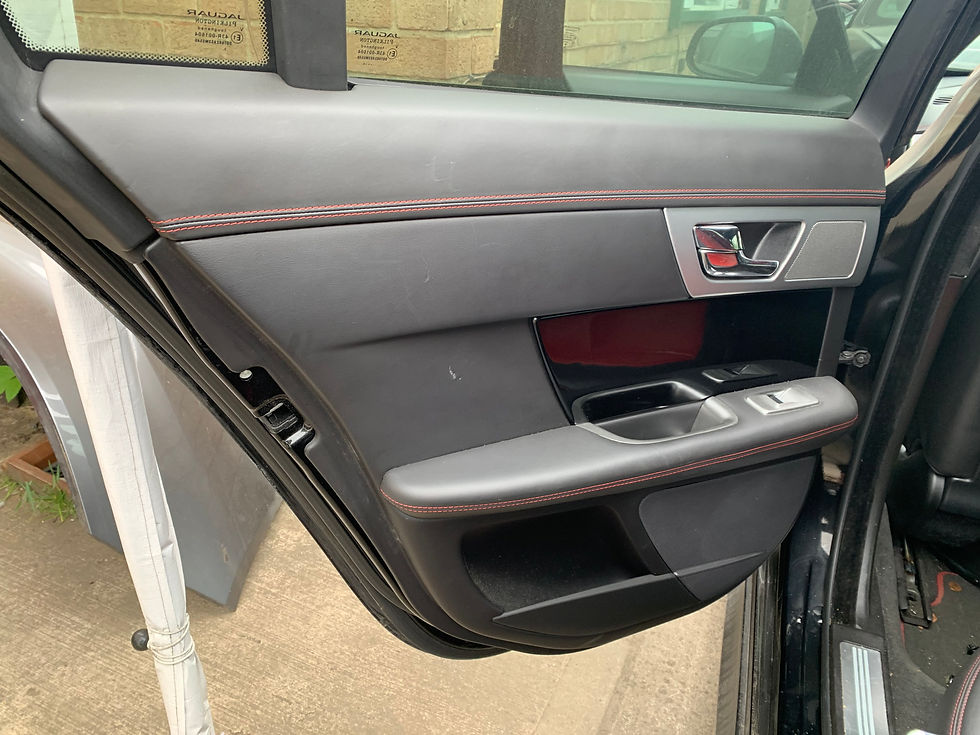 Miniaturbild: XF Sportbrake Complete Interior 2012-2015 (Black & Red,Leather)