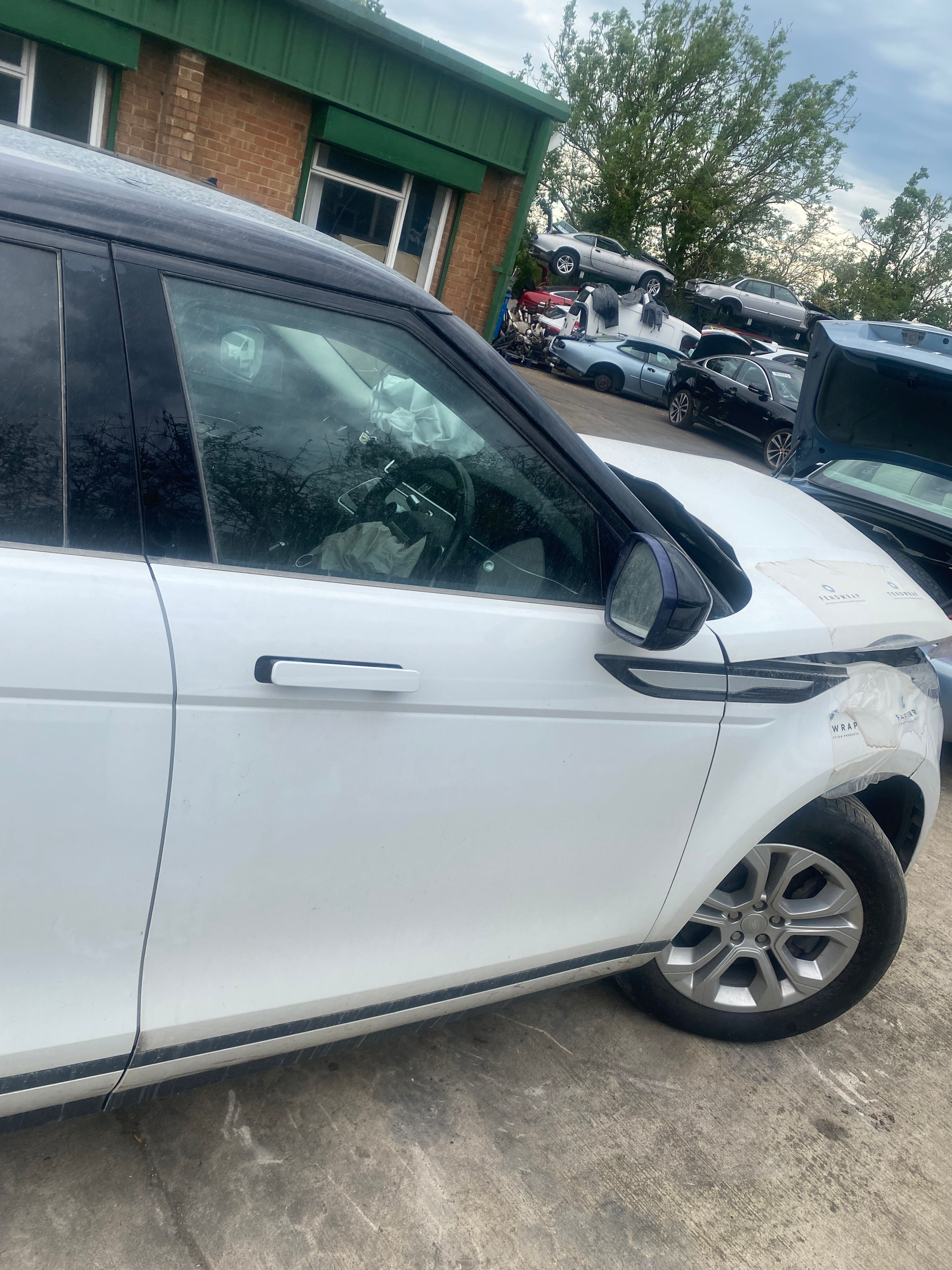 RANGE ROVER EVOQUE (L551) OSF DOOR ASSEMBLY (FUJI WHITE NER) LR117201