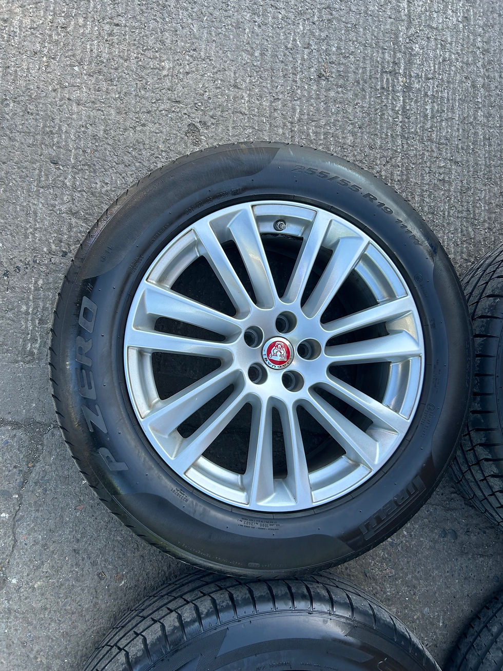 Miniatura: JAGUAR F-PACE SET OF 19INCH WHEELS WITH TYRES (USED)