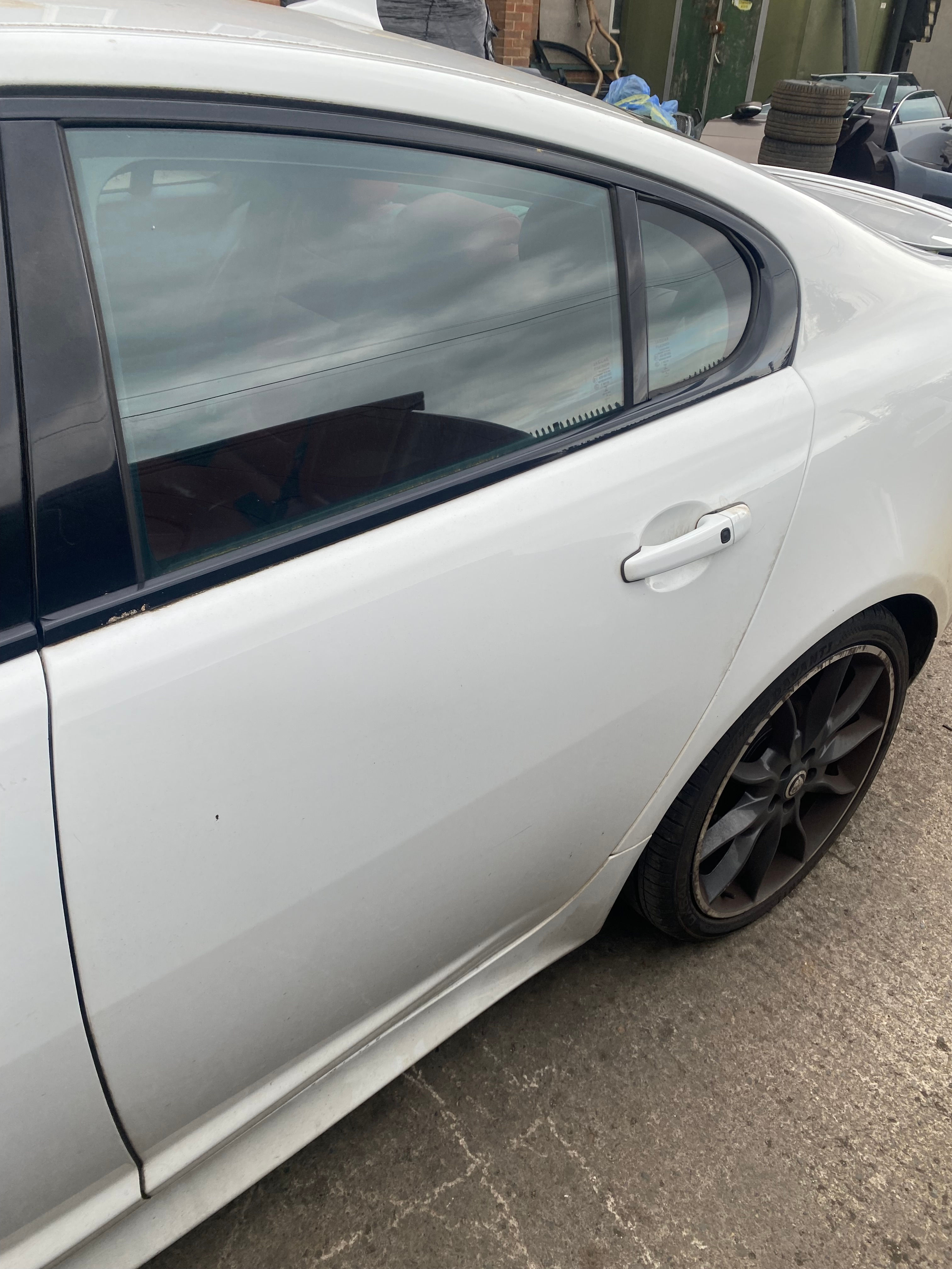 JAGUAR  XF Saloon LHR/NSR Door (POLARIS WHITE NER) C2Z2014
