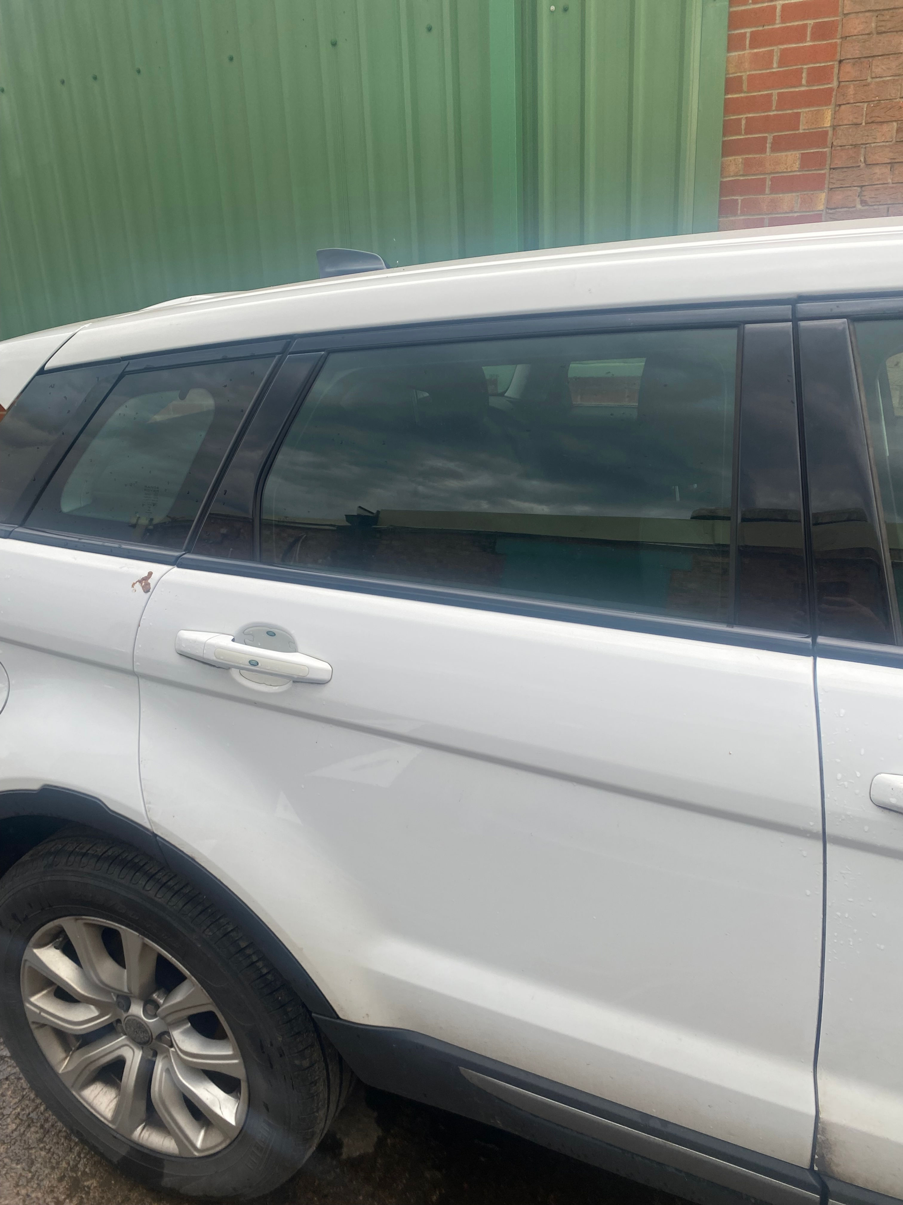 RANGE ROVER EVOQUE (5 DOOR) OSR DOOR ASSEMBLY LR028556 (FUJI WHITE NER)