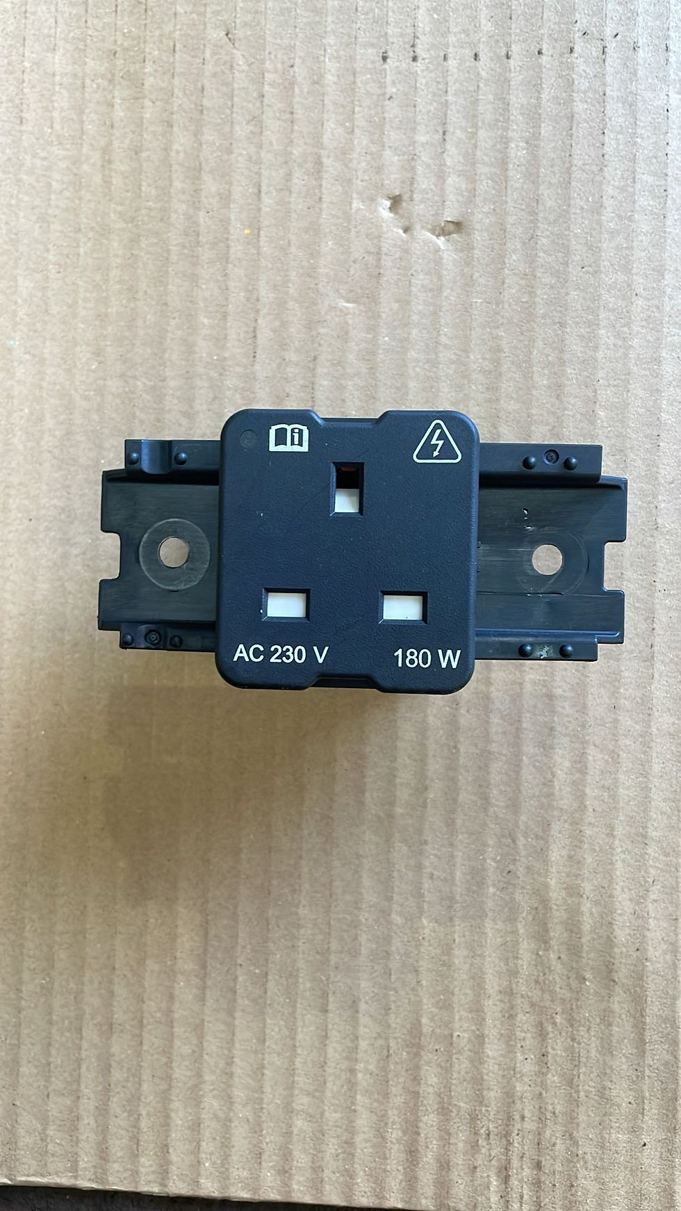 LANDROVER POWER POINT PLUG LR099096