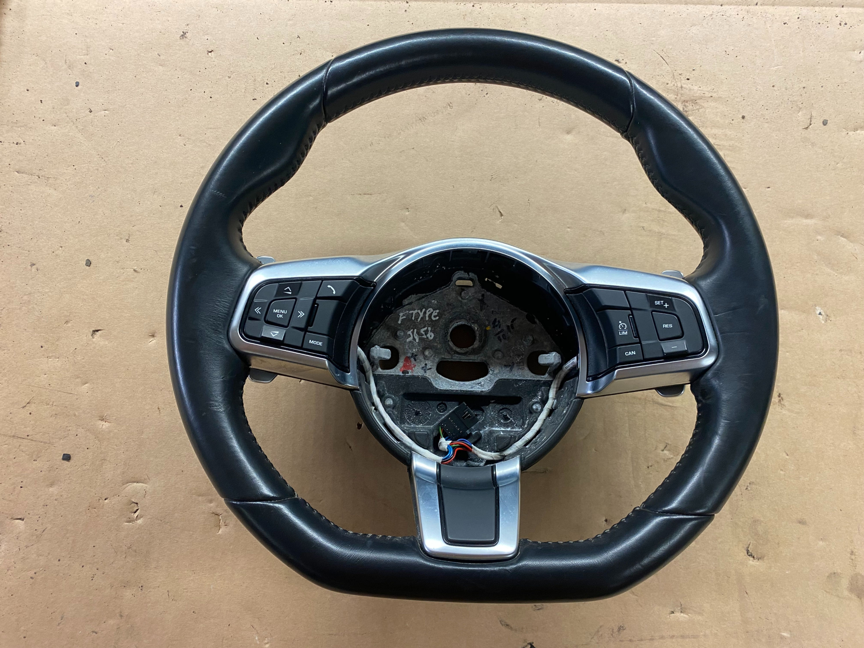 JAGUAR F-TYPE STEERING WHEEL ASSEMBLY (FLAT BOTTOM) T2R20988PVJ