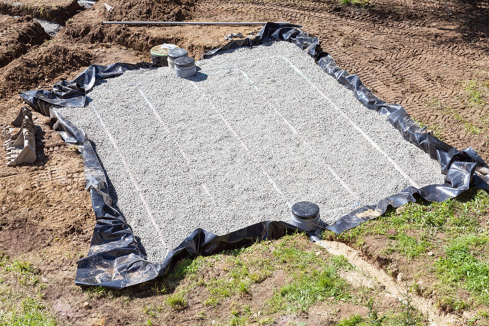 Des graviers sur une installation de fosse septique