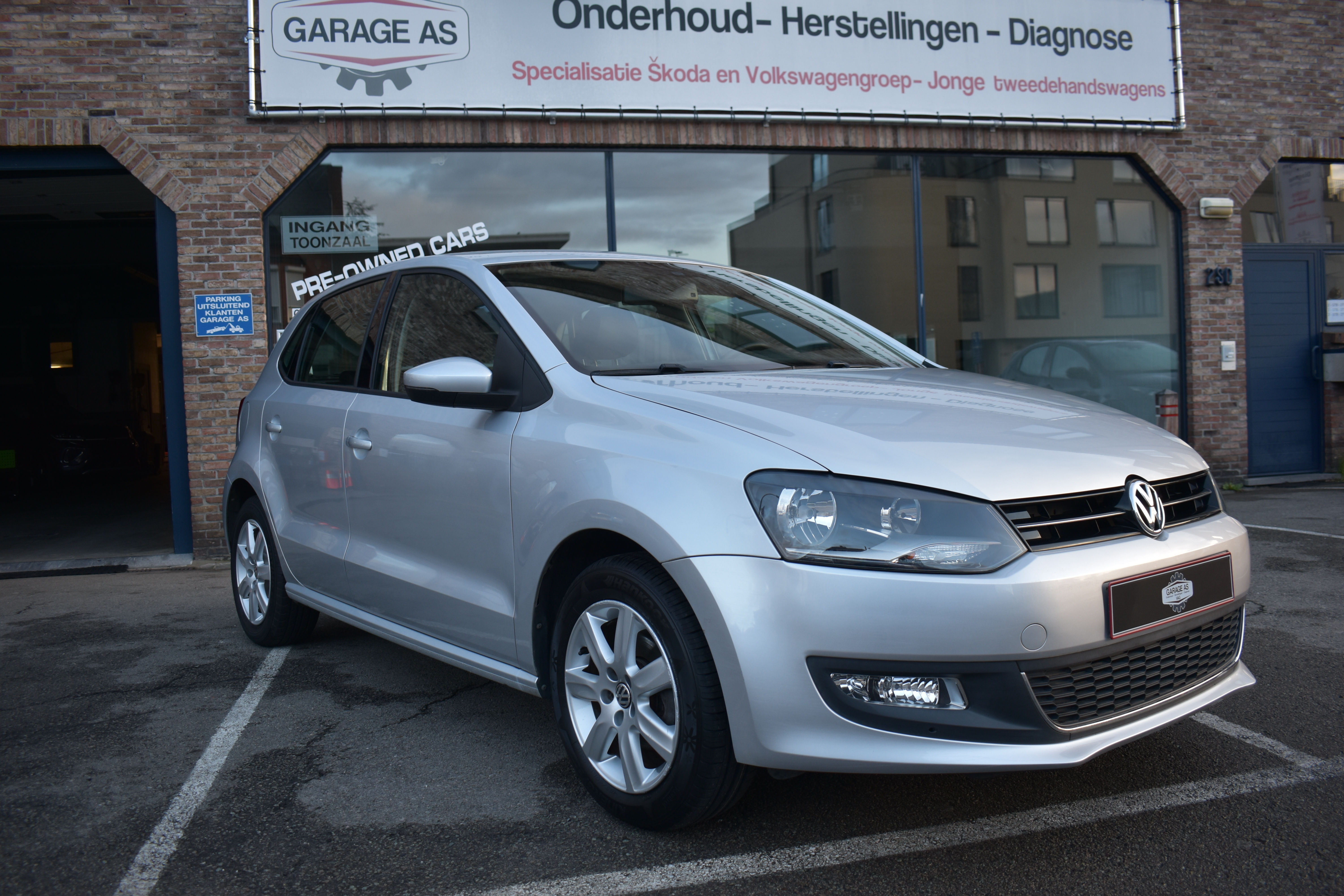 Volkswagen Polo Highline 1.2 70 PK Uitzonderlijk Mooie Auto! 12 Maand Waarborg.