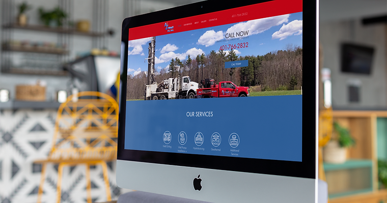 imac-mockup-standing-on-a-wooden-surface-a21171 (1).png