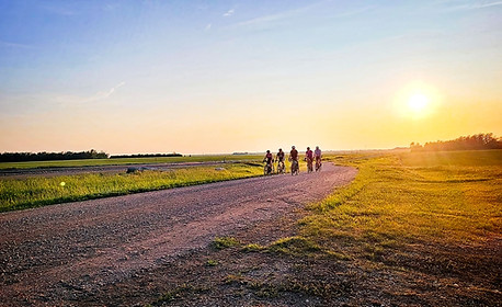 gravel cyclists