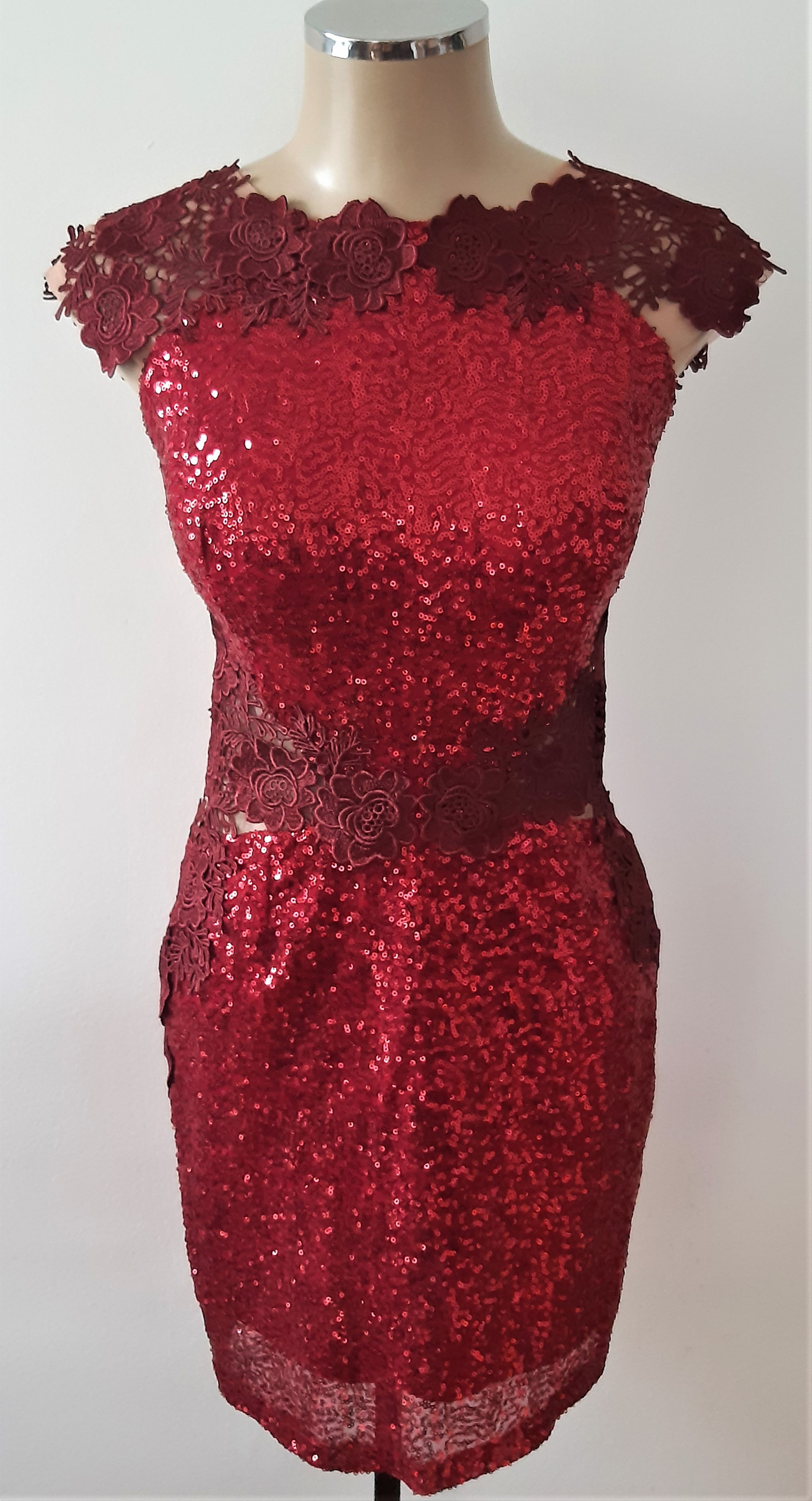 VESTIDO CURTO PAETÊS COM BORDADO - 38