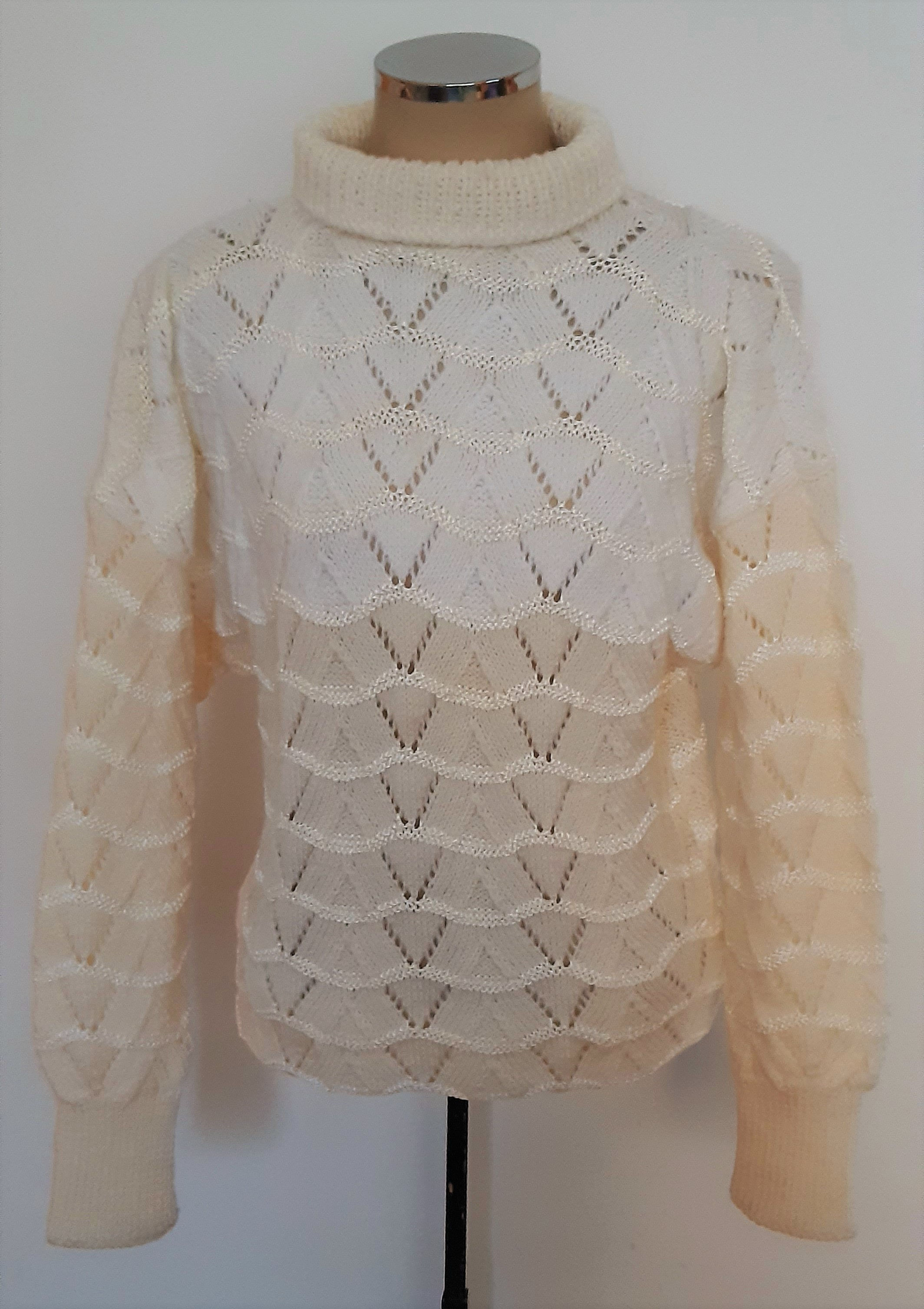 BLUSA TRICOT LÃ BORDADA - M