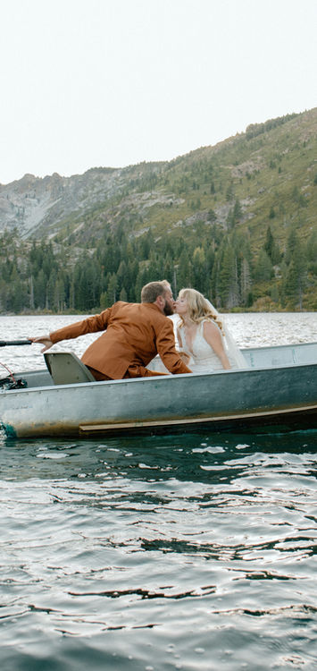 Wedding in California surrounded by mountains. Taken by Erin Bernius Photography.