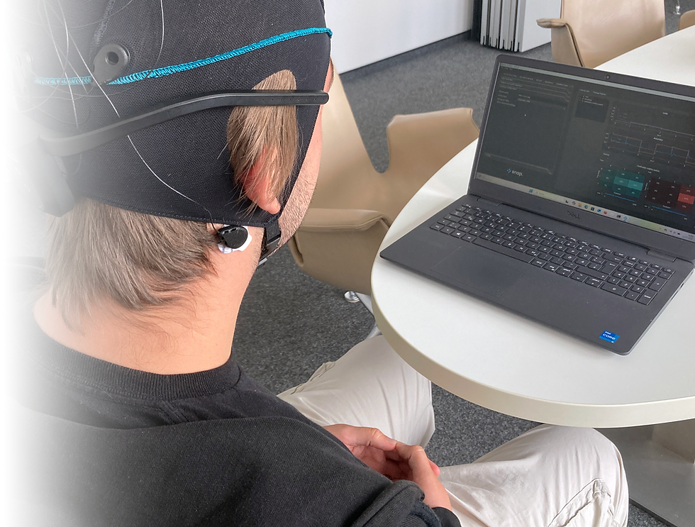 04-man-eeg-gaming-headset.png