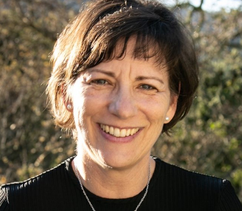 Helen-Woltor-979x1024.jpg
