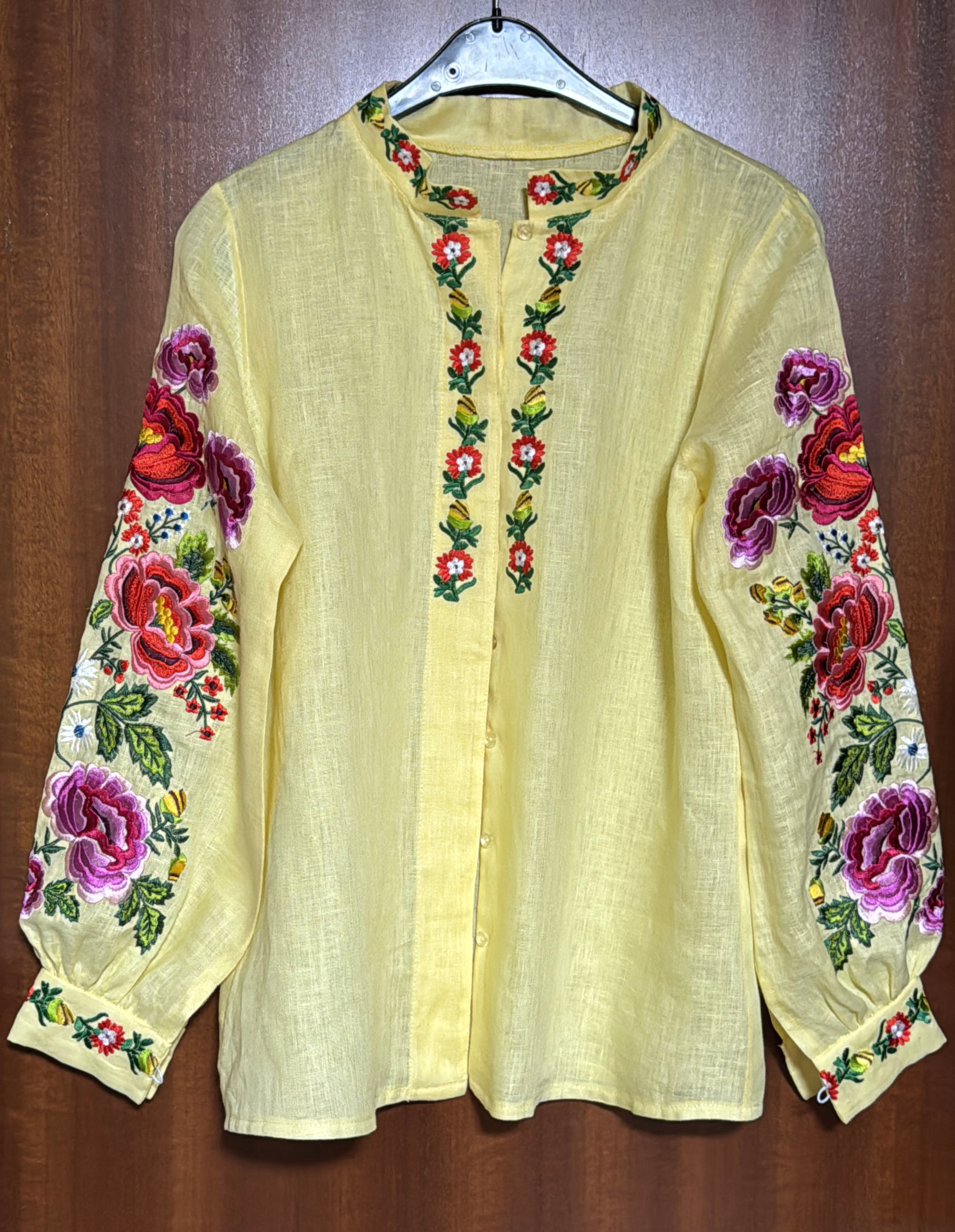 Bestickte Bluse aus Leinen