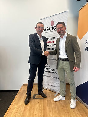ASCICAT i CyberLur formalitzen una aliança estratègica per impulsar projectes conjunts, talent i col·laboració dins l’ecosistema estatal de ciberseguretat.