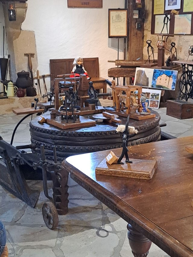 Soupapes-et-pistons-visite-le-chateau-de-camou (11)