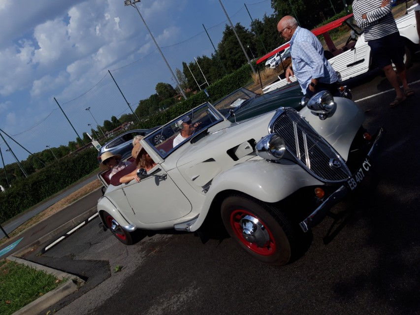 rassemblement-vehicules-anciens-hasparren-aout-2026 (21)