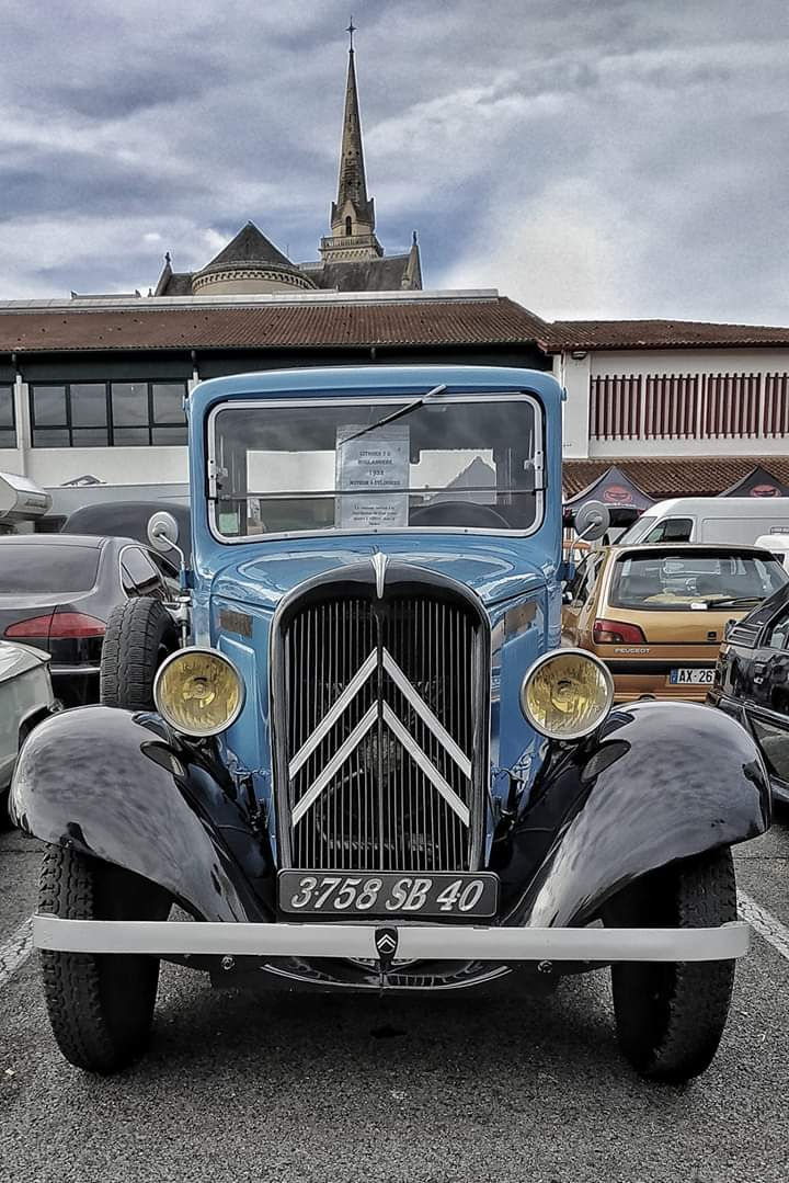 Les voitures de Vintage Auto Retro Basqu