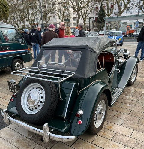 photos du rassemblement soupapes et pistons place des Basque Bayonne 1-2-26 (15)