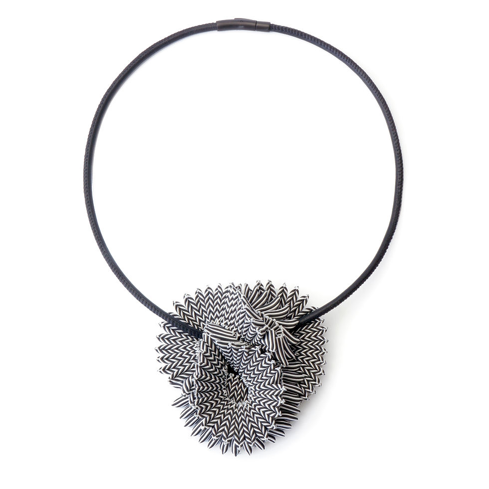 Thumbnail: Swirling no.2 necklace/brooch