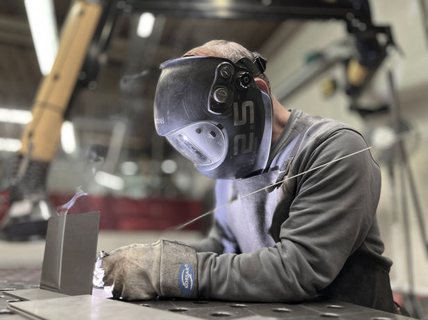 Schweißer von Broki