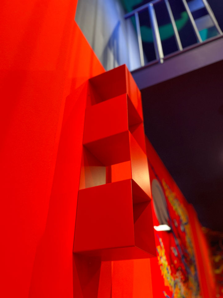 Rotes Hängeregal KETT, modernes Design, PURSTAHL