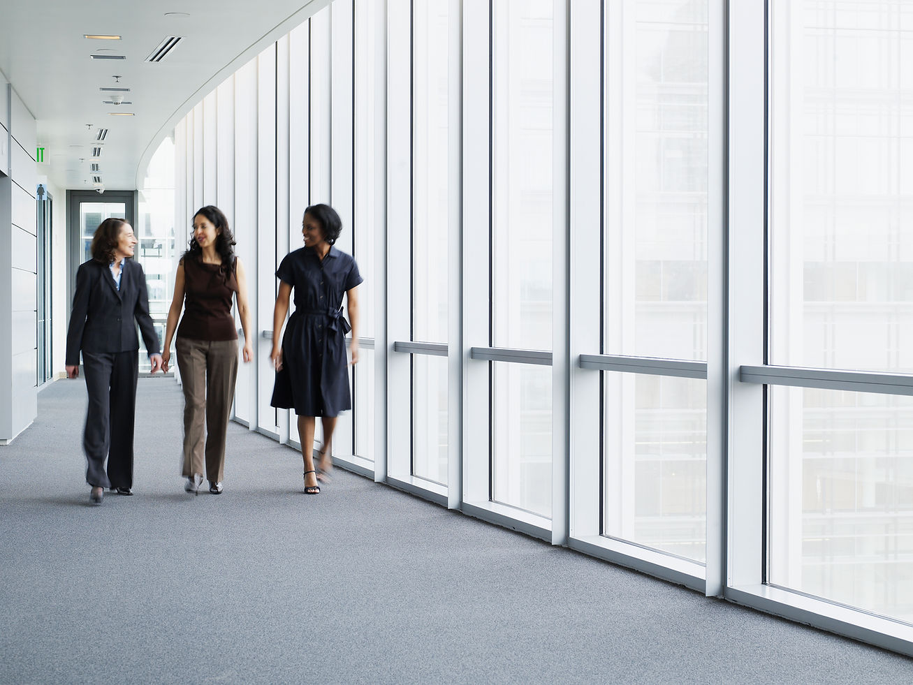 복도에서 걷는 경제인