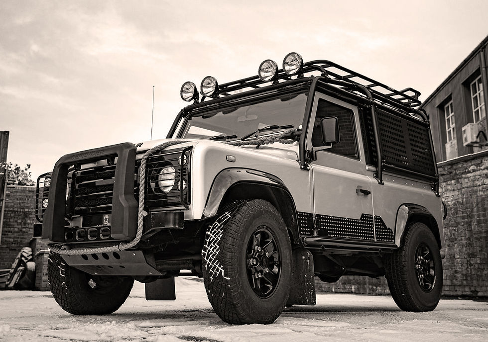nomadlandroverdefender.jpg
