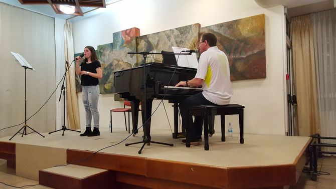 במוצ"ש משתתף במופע בפאב הפטריקס ביקנעם